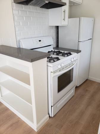 $1,825 / 1br - 1 dormitorio reformado mucha luz (estacionamiento +$125) (Hollywood hills)63701054297987124