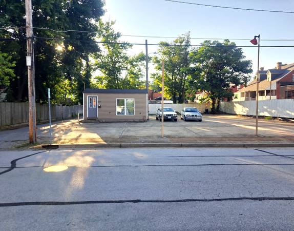 $1,790 / 5000ft2 - Used Car Dealership for Rent (St. Charles, MO)63770187301507122