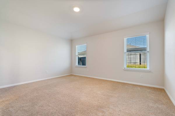 $1,950 / 4br - Charming 4-Bed Oasis with Granite Accents in Manor64046033592961124