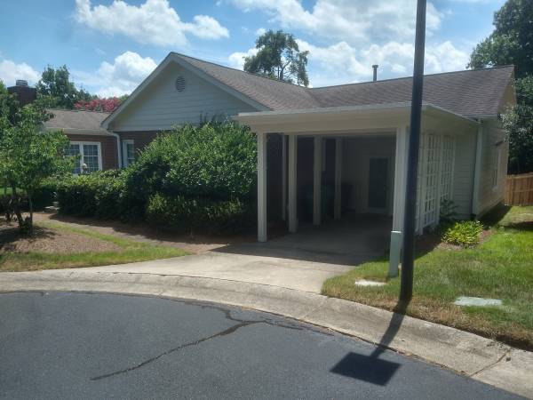 $325,000 / 2br - 1917ft2 - 1001 Nuthatch Ct., High Point (Village at Cherokee Hills)64027278342146124