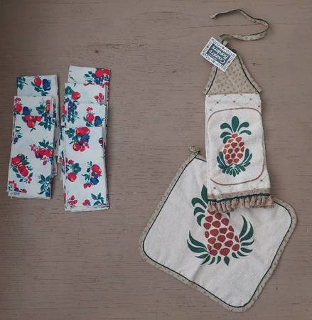 Christmas-Themed Kitchen Set 1