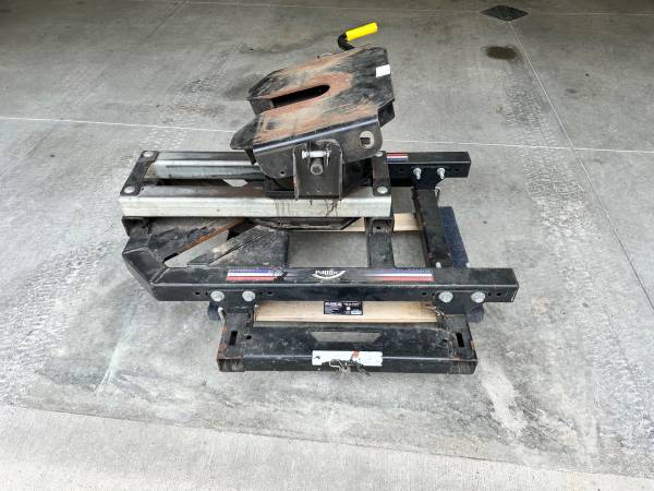 Pullrite 5th wheel Hitch 1
