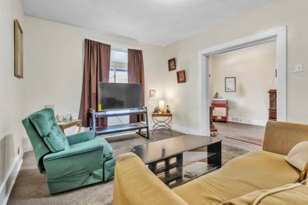 $94,000 / 5br - 5 Bedroom House for Sale in New Kensington- Kenneth64013372011651124