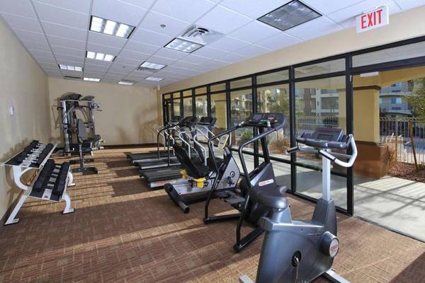 Fast Freeway Access, Laundry Facilities, Fully Furnished 1