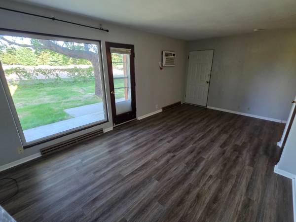 $925 / 2br - $925| 2bd 1Ba| 2805 Thomas Drive Unit B1| Available Now! (Eau Claire)63845959003011120