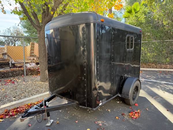 Interstate 5x8 enclosed trailer 1