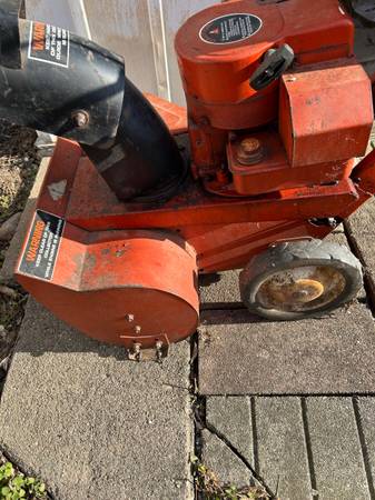 Sno-thrower old model Gilson call/text to purchase 1