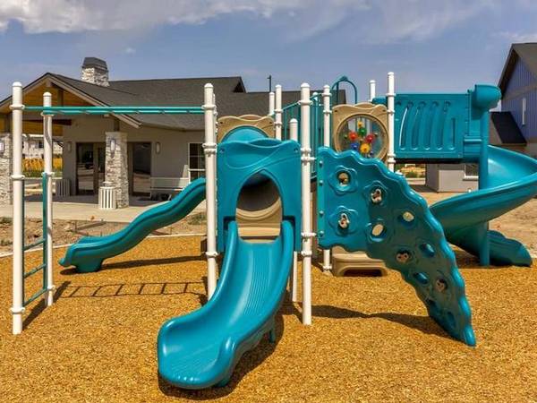$1,825 / 3br - 1317ft2 - Townhouses acogedores con muebles de alta gama - ¡No se lo pierda! (Twin Falls)63665009054595122