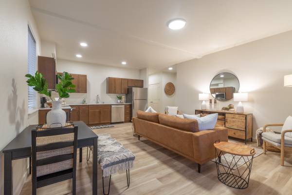 $1,575 / 1br - 733ft2 - First Floor Corner Retreat in a Gated Community - $500 Off First Full (Hazel Dell)63820738951811123