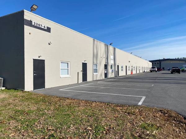 $995 / 1200ft2 - Rare Small Warehouse with Office and drive-in overhead door (Salisbury)63839295958273120