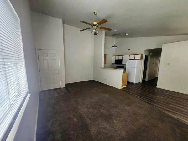 $1200.00 / 2br - Amplio y luminoso apartamento de 2 dormitorios y 2 baños en alquiler en la planta superior i63697282380929120