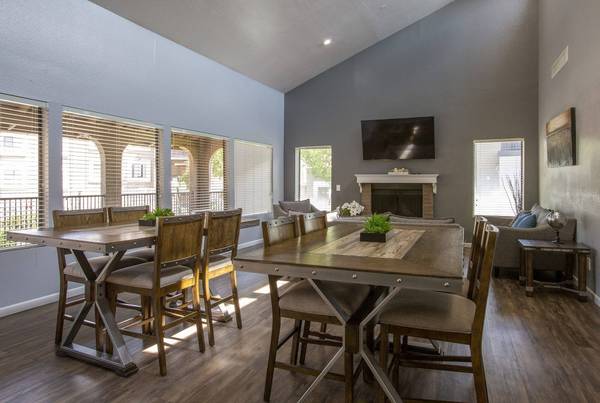 $950 / 1br - 616ft2 - Views Available, Swimming Pool, Walk-in Closets (7700 E Speedway Blvd, Tucson, AZ)63674877242369120