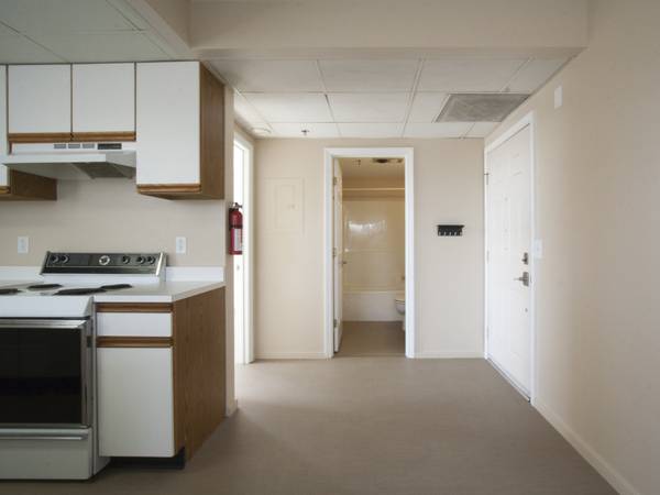 $2,800 / 2br - 750ft2 - 2 bedroom 1.5 bath apt in elevator building in downtown Burlington (Burlington)63784684796929123