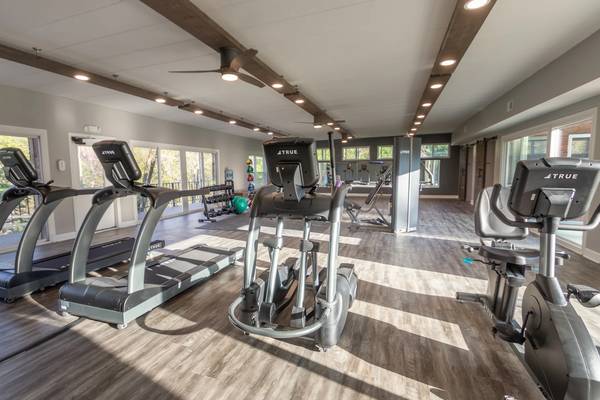 $1,035 / 1br - 550ft2 - Privacy & Comfort Await!63172824940803122