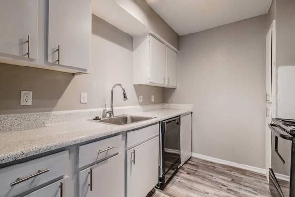 $1,250 / 2br - Elevate every moment, every day: Your 2 BR, 1 BA home awaits. (OLD MEADOWBROOK)63867602988675123