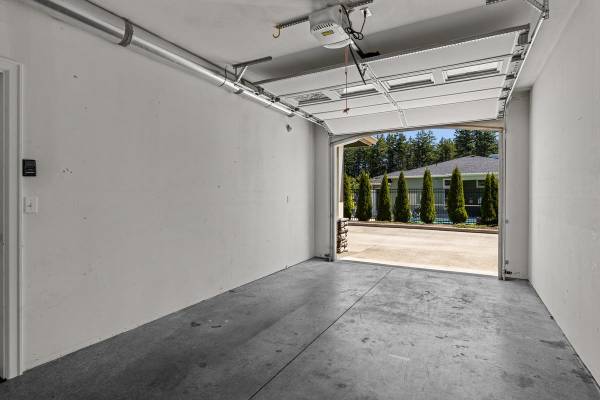 $2,220 / 2br - 1048ft2 - The Lifestyle You Deserve  Desire! Little Tuscany Delivers it!63874306215041124