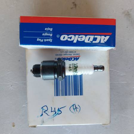 AC Delco R45 NOS Vintage Spark Plugs 1