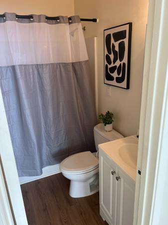 $2,410 / 1br - 1350ft2 - FREE RENT! 1050 47th Ave #14  - Live/Work Apartment Loft (Oakland)63682888428033124