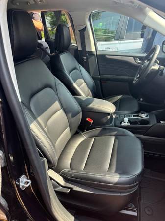 2021 Ford Escape SEL SUV - $19,400 (Boston)63618139873667122
