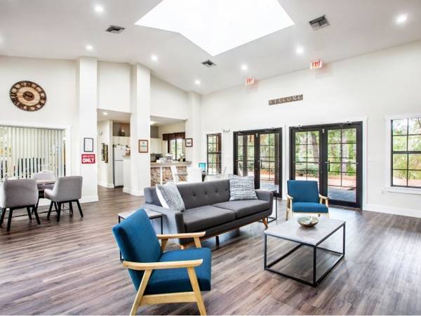 $1,515 / 3br - 1137ft2 - Short Term Leases, Volleyball Court, Community Pool (1911 Brandon Crossing Cir, Brandon, FL)63976135673475124