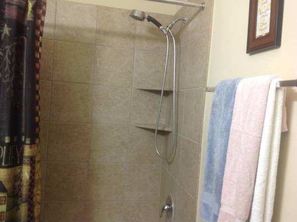 $550 / 2br - Habitación espaciosa con baño disponible ahora en casa tranquila (fairfield / vacaville)63657761397377121