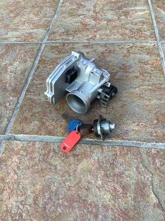 Vespa gts 250 throttle body w/ keys 1