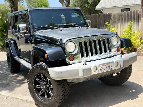 ****** 2010 Jeep Wrangler Sahara Unlimited CARGADO, TÍTULO LIMPIO - $11,500 (Laguna Hills)63470773010563123