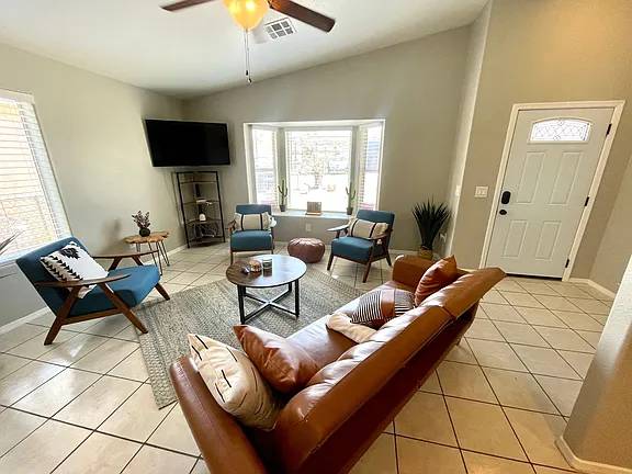 $850 / 3br - 1241ft2 - Comfortable lounging home (1471 Bryan Dr, Bullhead City, AZ)63799516873603123
