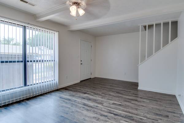 $1,456 / 3br - 1145ft2 - University Village - First. Month. Free! (Jackson)63812779630851121