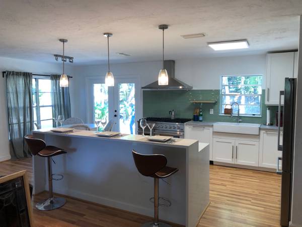 $3680.00 / 3br - 1750ft2 - Single-family home on one-half acre off tree-lined Riverland Road.64051002871169123