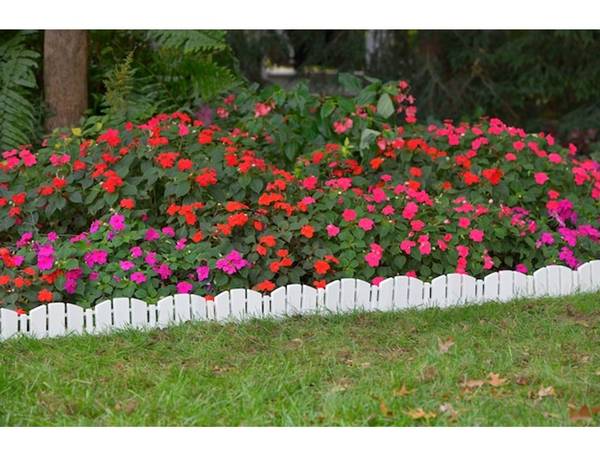 EasyFlex 5x10-ft White Plastic Landscape Edging bundle with stakes $50 1