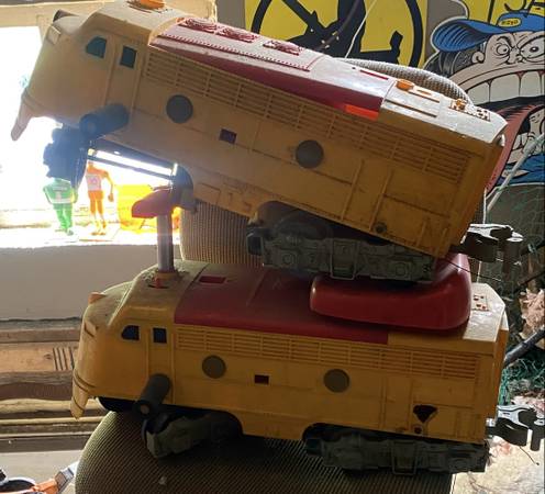 2 Remco Mighty Casey Toy Train Engines Trains Vintage Old 1