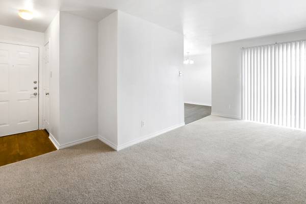 $1,335 / 2br - 989ft2 - Escape to Art Scape!  Move In Specials!  1 & 2 Bedrooms Available! (Metairie Lakeside Mall)63903652500610122