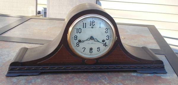 Working New Haven Clock Co Chiming Clock Great Shape KEY!! 1