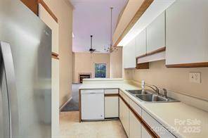 $225,000 / 2br - 992ft2 - 202 Cheyenne Court (Asheville)64029207598467121
