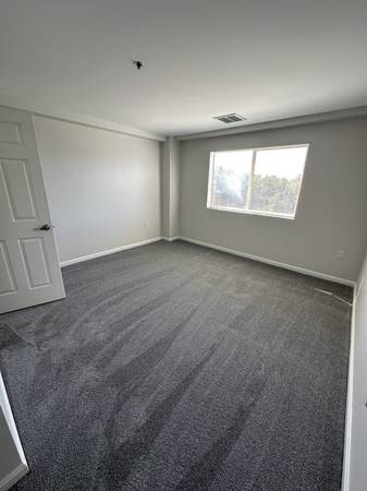 $2,450 / 2br - 1040ft2 - Secure Access, Garage, Dog Park (180 Woodbury St, Manchester, NH)63656212311939122