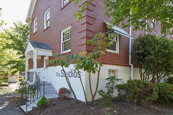$1,305 / 2br - 512ft2 - Common area WiFi available, Onsite coin operated laundry facility63831251722753122
