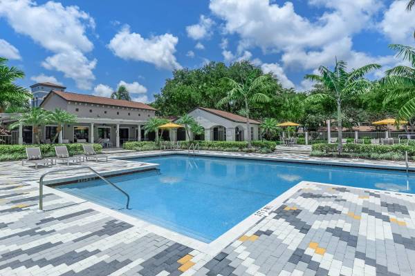 $1,732 / 1br - 760ft2 - Stylish Interiors & Inviting Courtyards 🌿 Your Next Home Is Here (9873 Lawrence Road, Boynton Beach, FL)64001850031745122