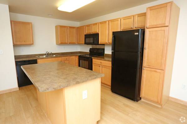 $920 / 1br - 728ft2 - Pet Friendly Options, Walk-in Closet, 1bd 1ba (705 E Highland Dr, Williston, ND)63663379908995121