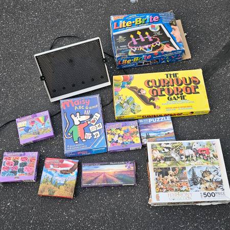 Bundle Lot 10 Games/puzzles Lite Brite Curious George ABC GAME 1