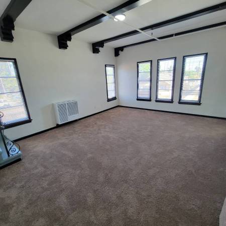 $2,395 / 1br - 900ft2 - Ático de 1 dormitorio (Leimert Park, Los Ángeles)63700939352195120