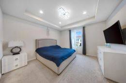 $1,260 / 3br - Casa de 3 habitaciones actualizada con cocina moderna y patio trasero privado (Hollywood)63769617732737121