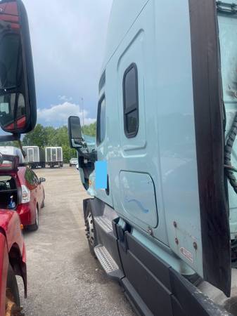 2016 Freightliner CASCADIA - $19,500 (North Chicago)62970093460867124