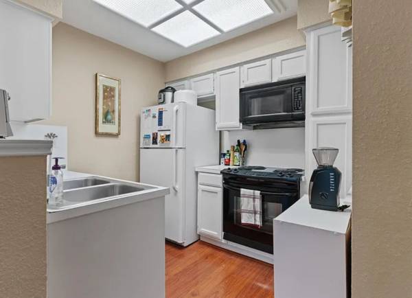$1,200 / 1br - 750ft2 - 1br/1ba Townhouse near UT available until summer of 26 (Austin)63922560378754124