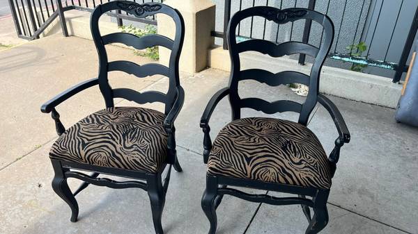 2 matching accent chairs 1