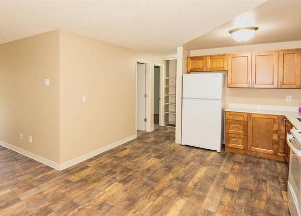$1,345 / 1br - $500 OFF ur 1ST MO! Built-In Shelves, Small Complex, Newer Appliances (Tigard)63999315260163122