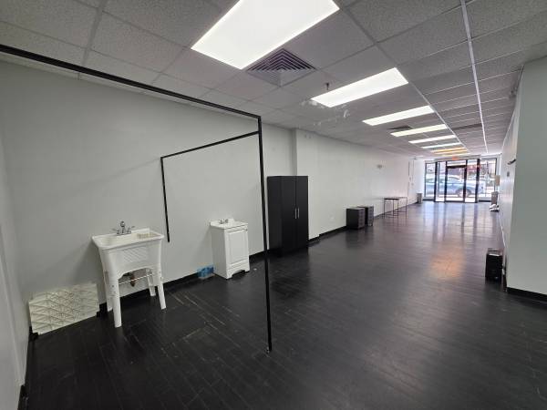 $1,950 / 1200ft2 - Disponible ahora – ¡Local comercial en planta baja en el centro de Worcester en Main! (Worcester)63825126673281121