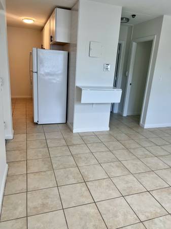 $1,995 / 1br - LARGE 1 BED  ~  CORNER UNIT __H & HW INCLUDED__Parking-GREAT DEAL!!!63699256675971122