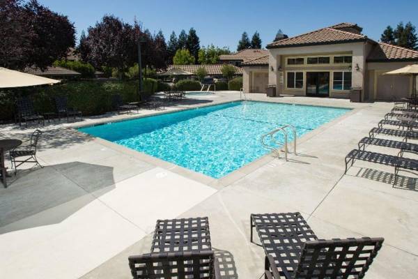 $2,840 / 2br - 887ft2 - Enjoy A Refreshing Swim, BBQ, Relax! (dublin / pleasanton / livermore)63657964396035120