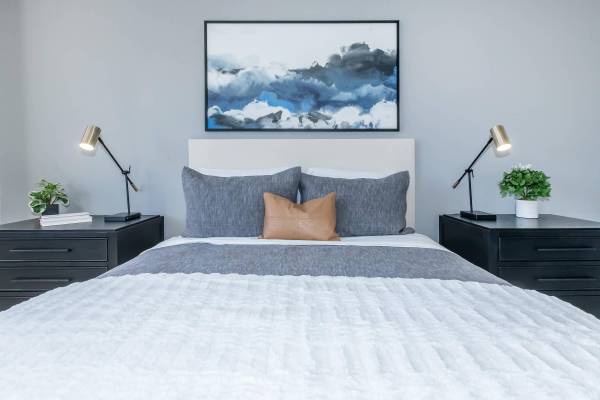 $2,459 / 2br - 860ft2 - Áreas de picnic, áreas para descansar y tomar el sol, despensa (18414 W. Jakes Way, Canyon Country, CA)63869889385601123